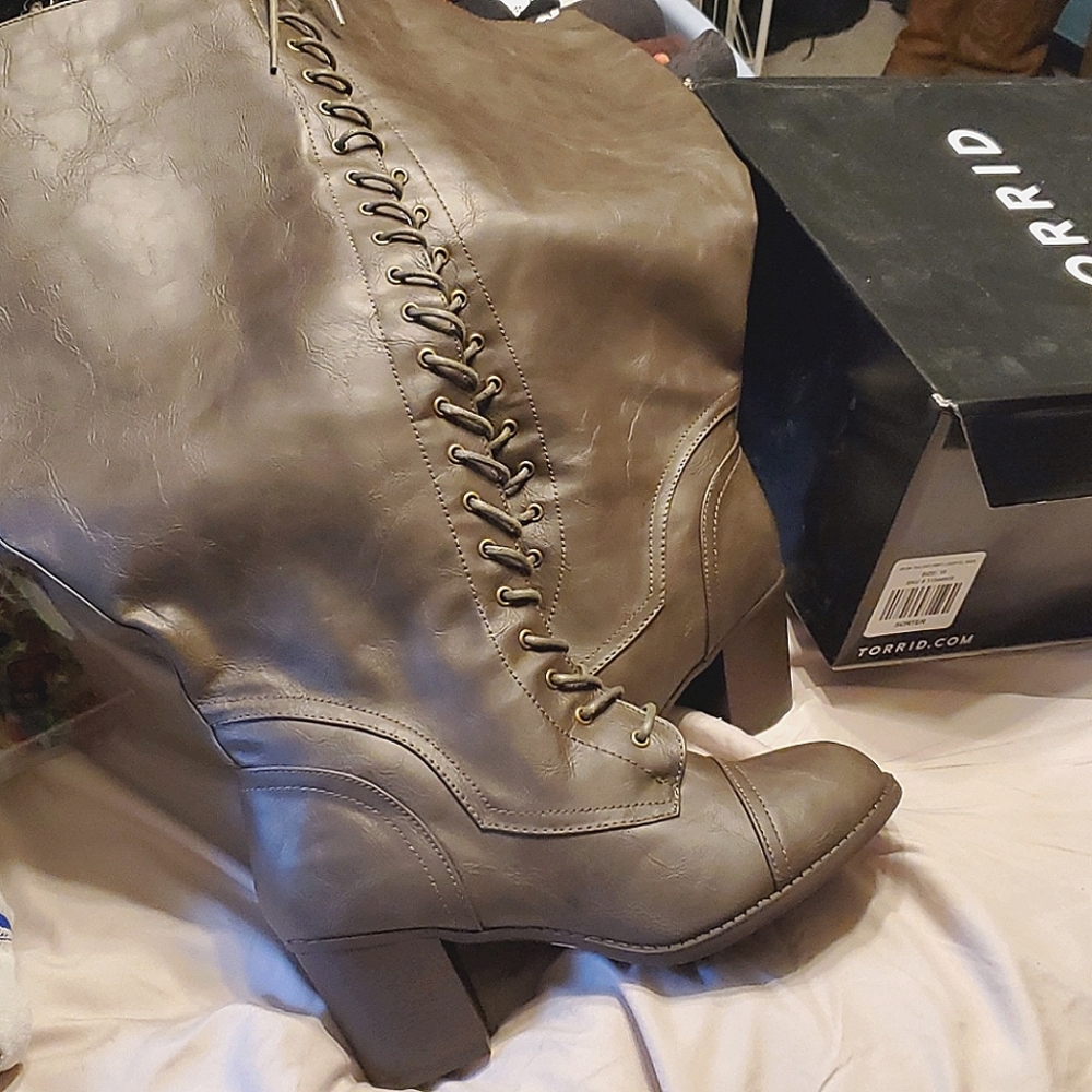 NIB Torrid Taupe 10 Extra Wide Calf Lace-up Boots